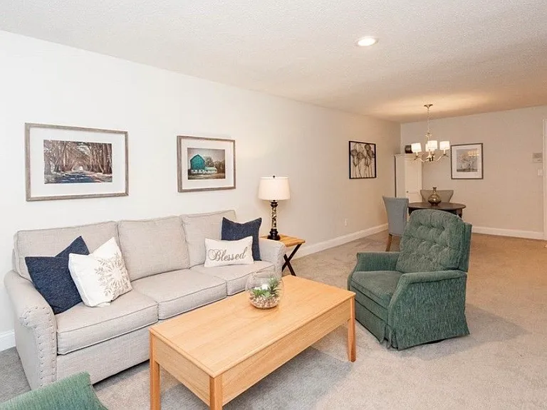 1 Greenbriar Dr #305 — Photo 6