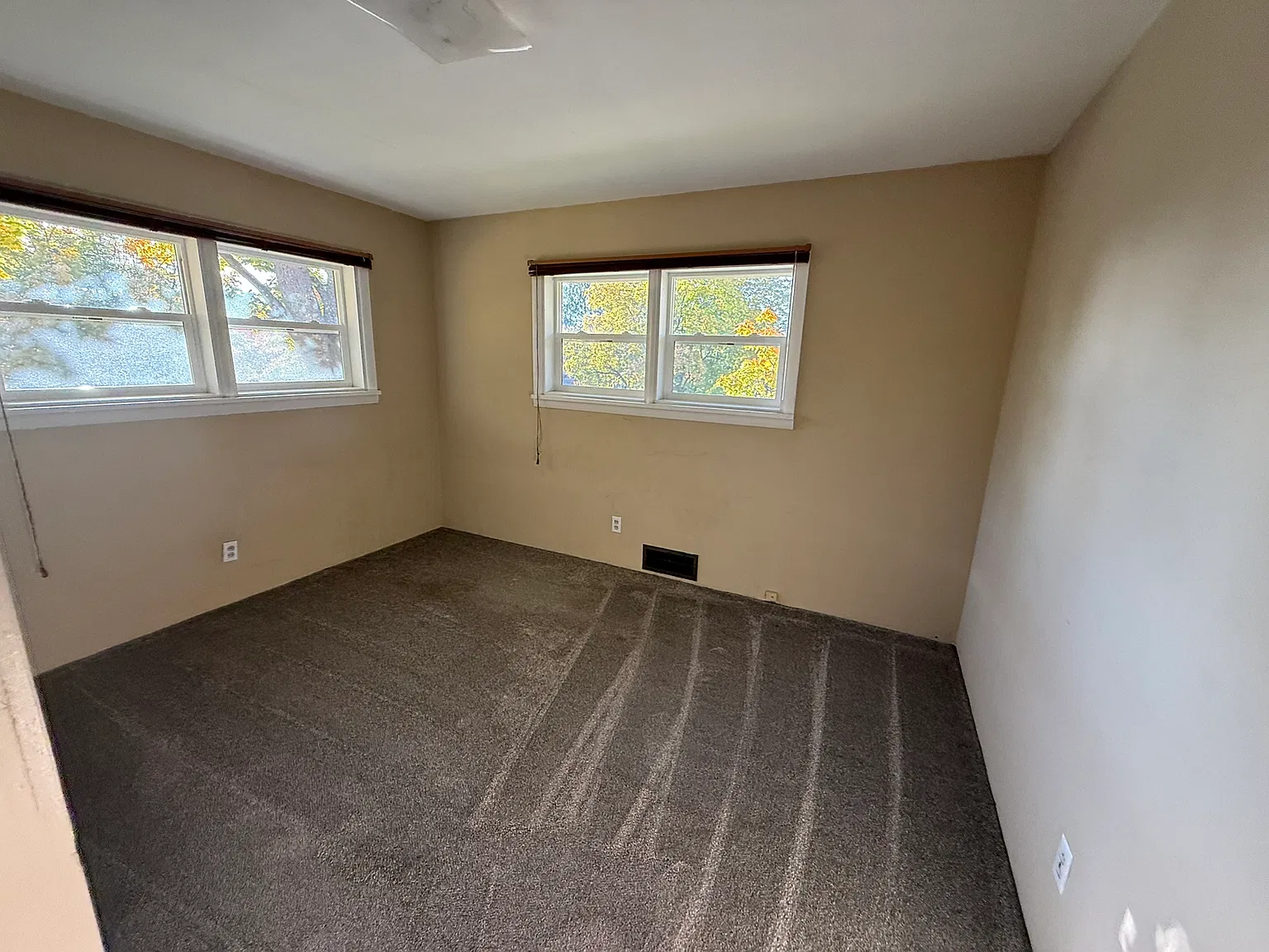 3 bed, 1150 sqft, $2,150 — Photo 3
