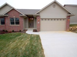 10 Musket Ct, Le Claire, IA 52753