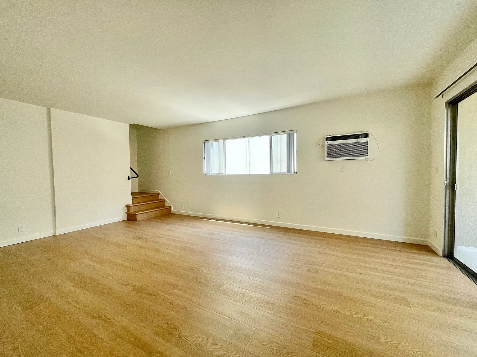 2 bed, 1.5 bath, 1400 sqft, $2,695 — Photo 3