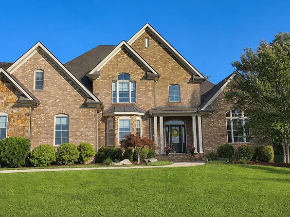 1040 Smith Valley Rd, Lenoir City, TN 37772