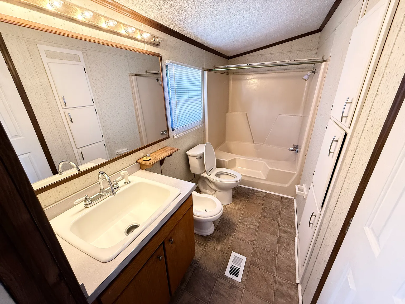 3 bed, $1,500 — Photo 4