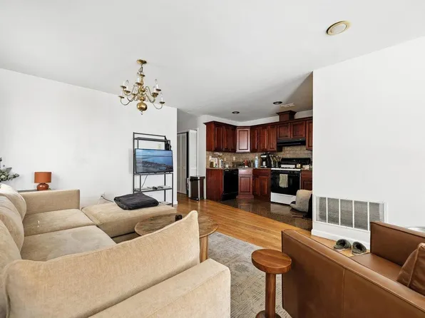 207 New York Avenue image 5 of 21