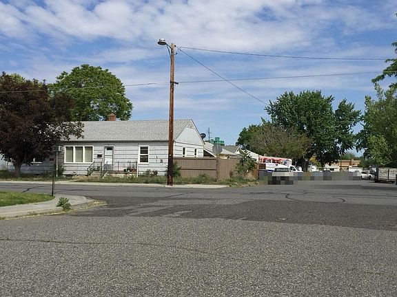 3rd image of 1302 Van Giesen St
