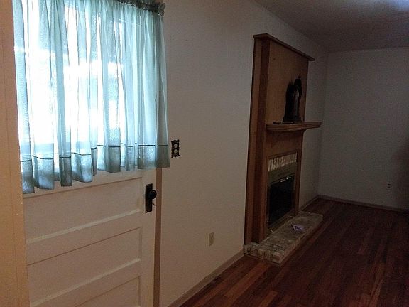 3rd image of 501 N Ridge St