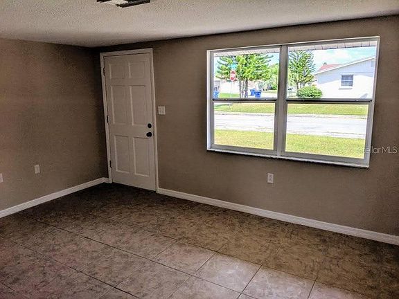 3rd image of 2047 Essex Dr