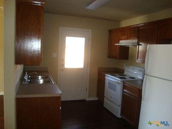 4th image of 456 Summers Rd