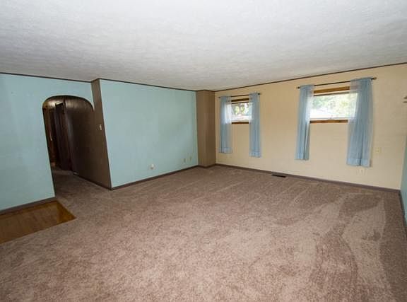 3rd image of 221 Hodson Ave
