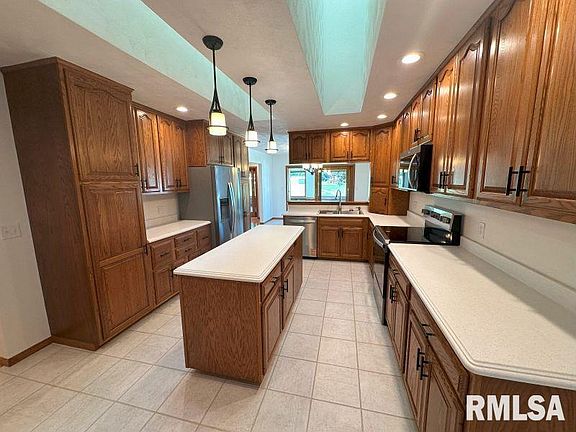 5th image of 1109 Brookview Dr