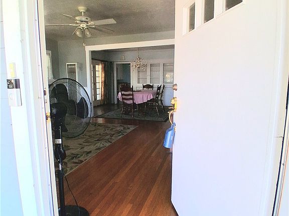 4th image of 15744 Victoria Ave