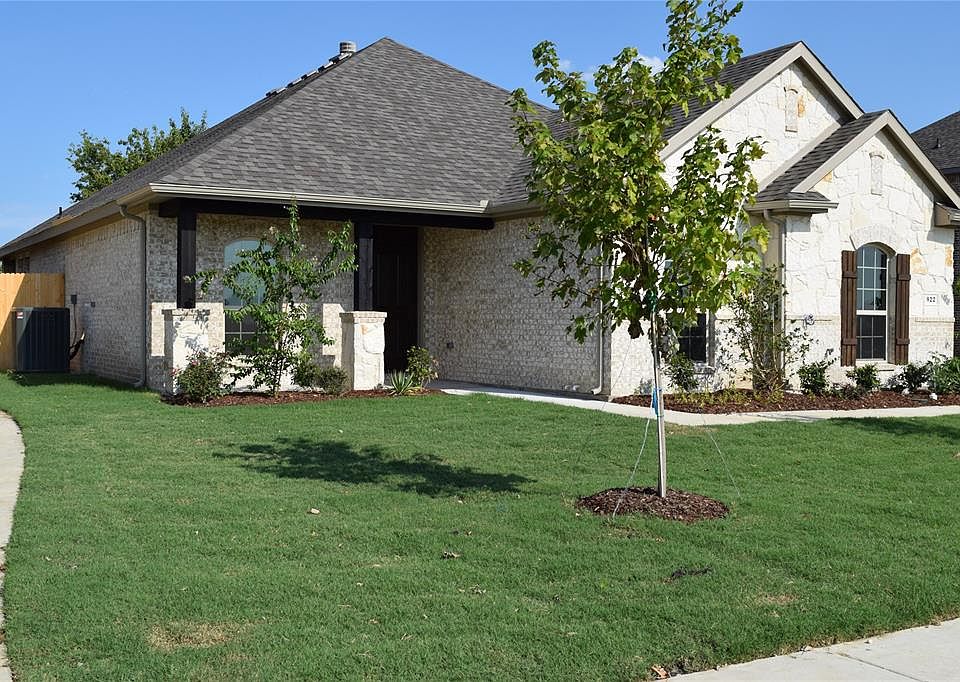 2nd image of 922 Michelle Dr