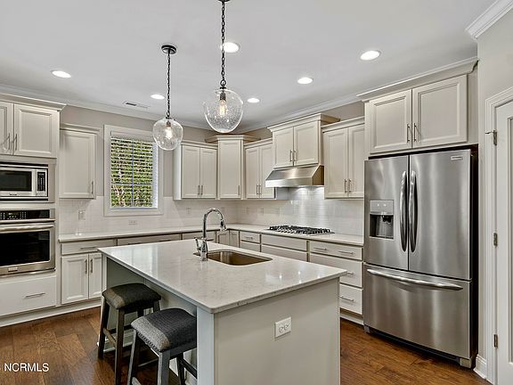 4th image of 1071 Cranford Dr