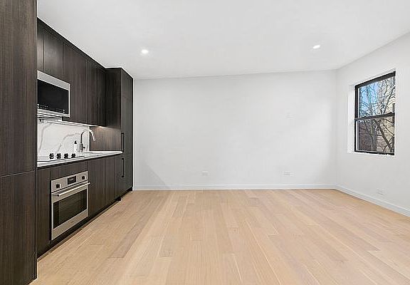 5th image of 184 Prince St APT 1