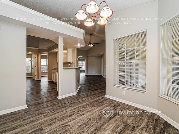 5th image of 826 Walsingham Way