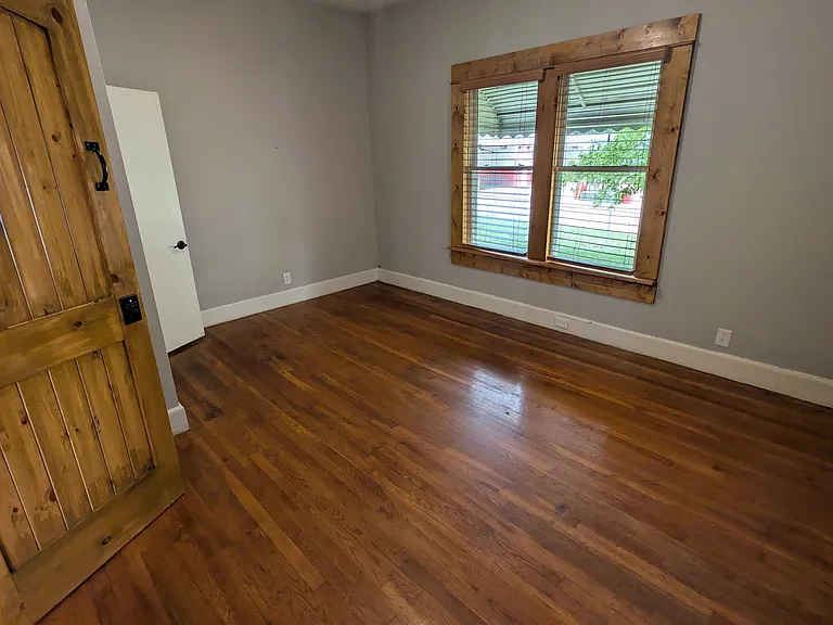 1824 N Main St — Photo 7