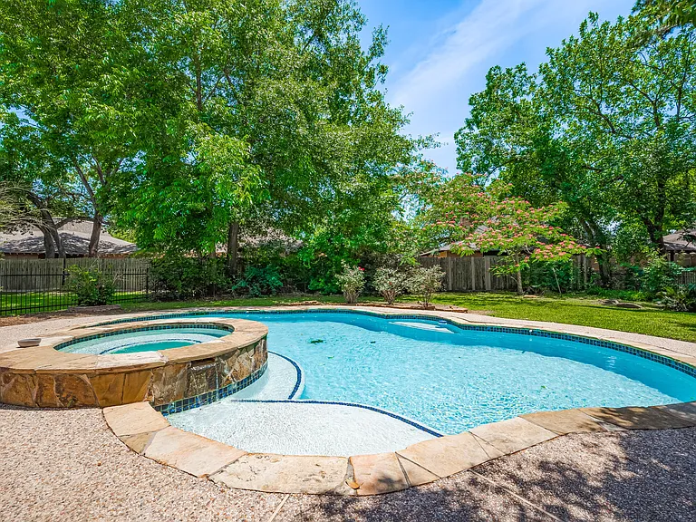 Paradise Valley Dr — Photo 33