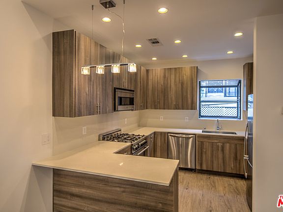 4th image of 1007 N San Vicente Blvd