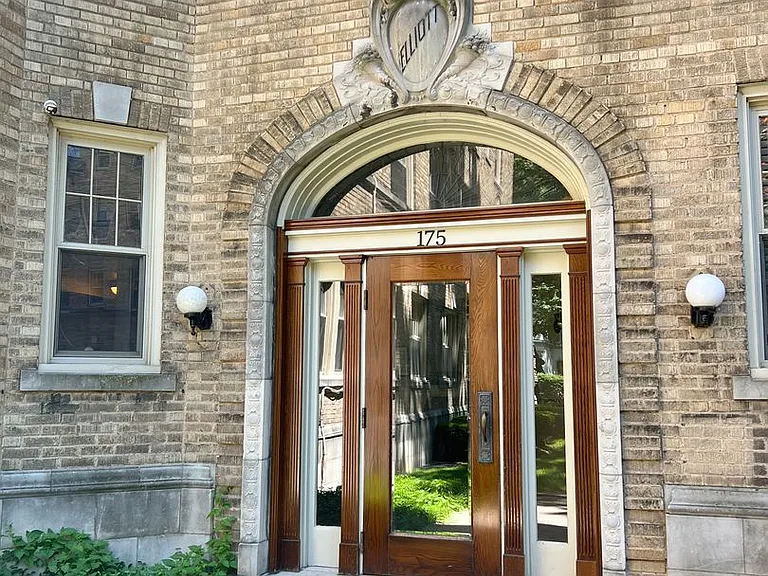 Elliott Apartments — Photo 60