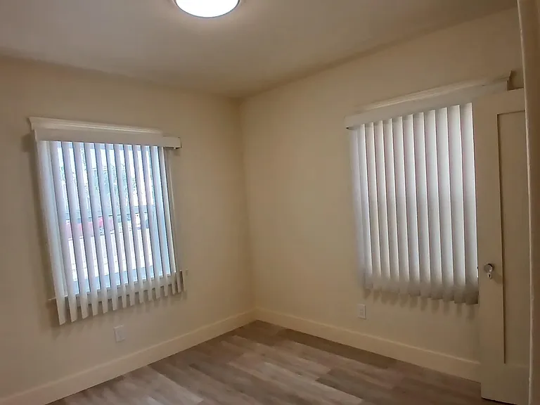 4319 Swift Ave — Photo 5