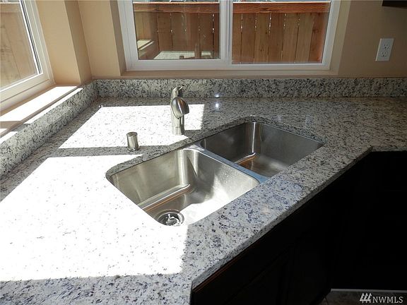 5th image of 107 Carver Walk St SE
