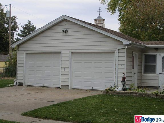 3rd image of 1405 N Irving St