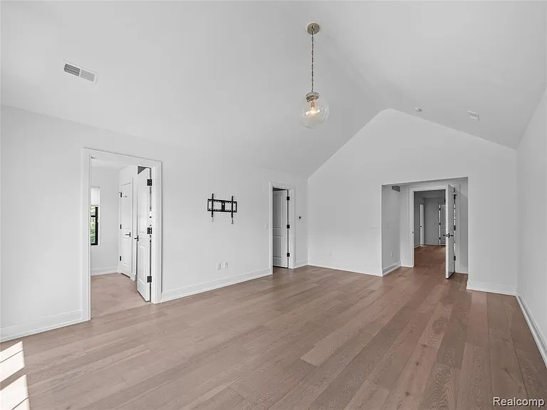 887 Redding Rd — Photo 13