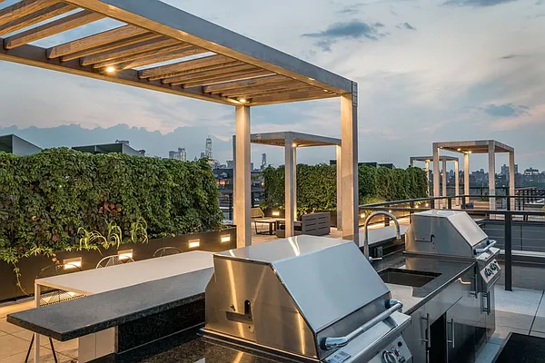 Rented by Lisa Management | media 50