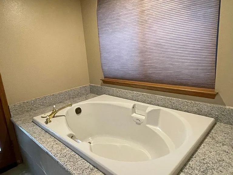 605 E Babcock Ave — Photo 30