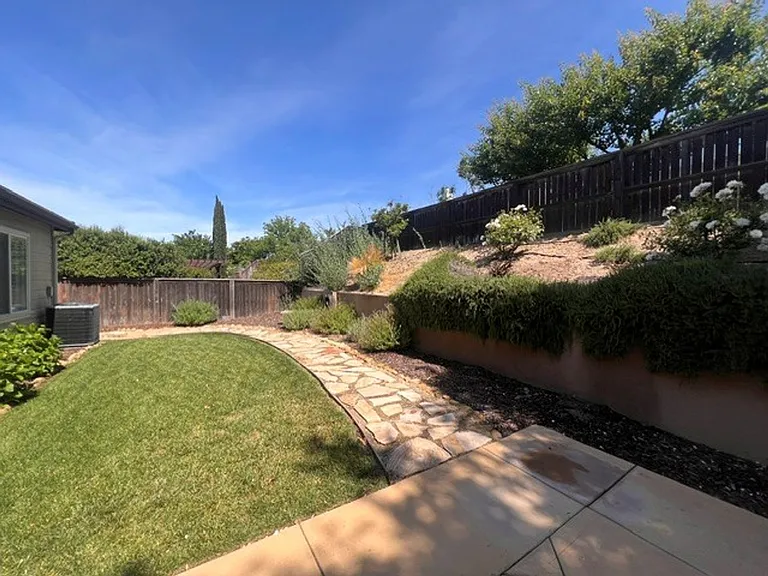 477 Hawk Canyon Ct — Photo 28