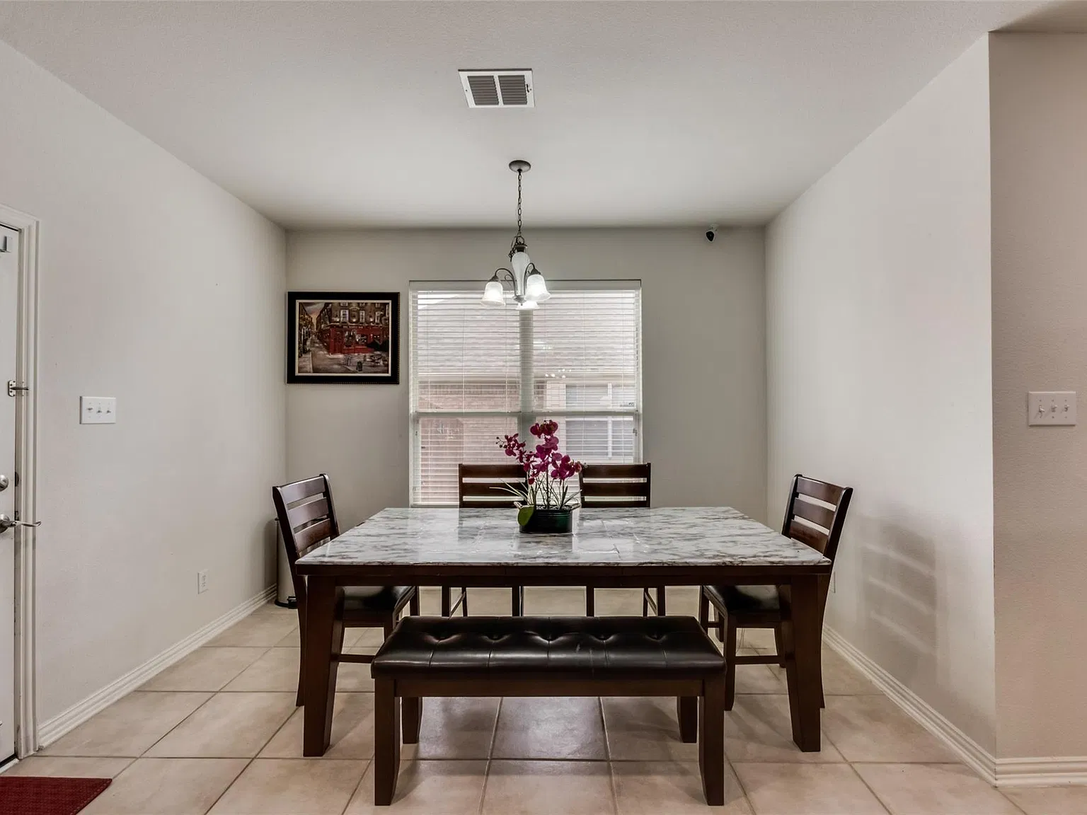 4 bed, 2.5 bath, 2338 sqft, $2,700 — Photo 2