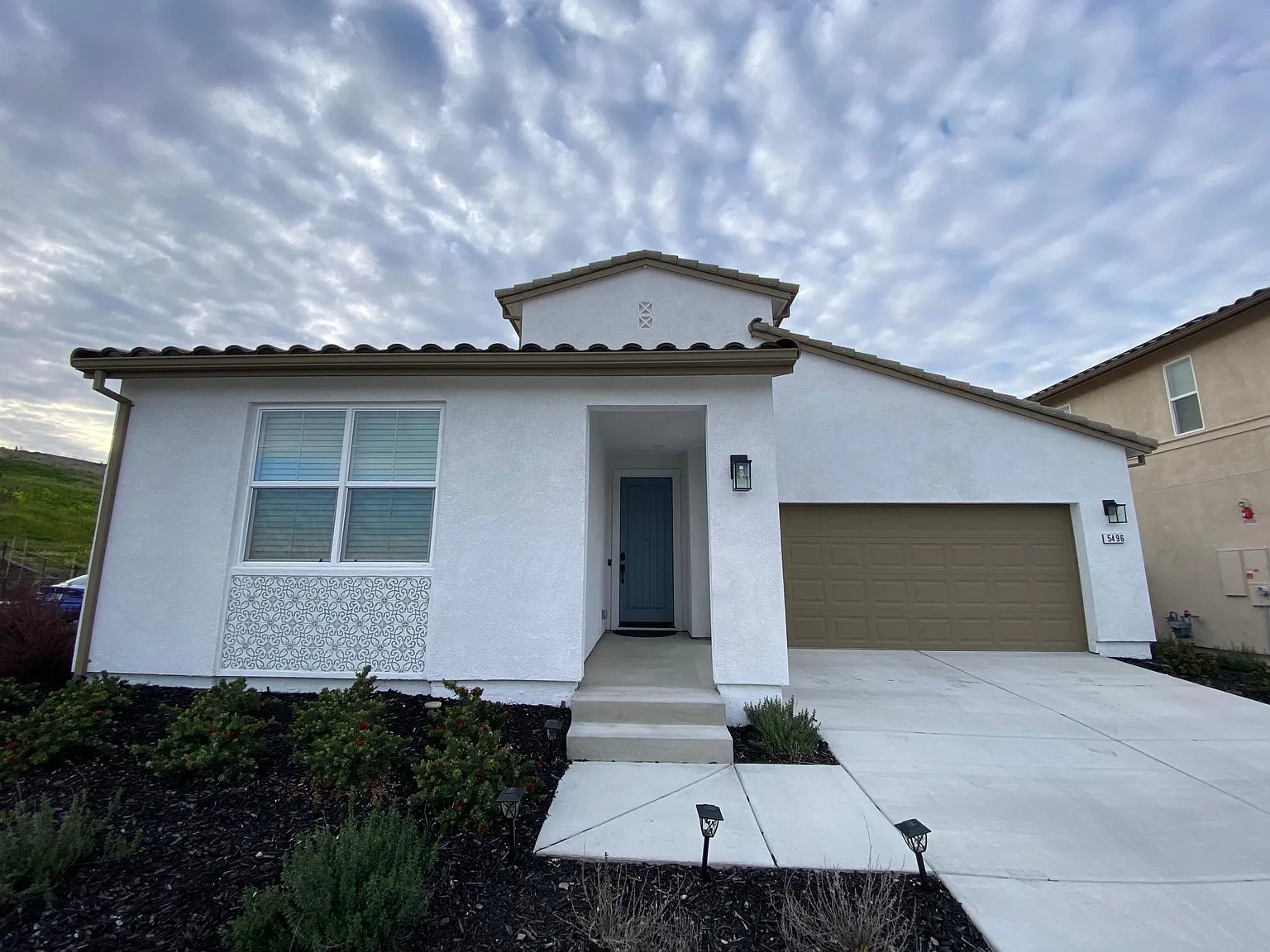 5496 Summit View Way photo 1