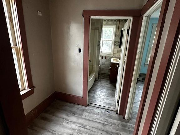 5th image of 221 North St