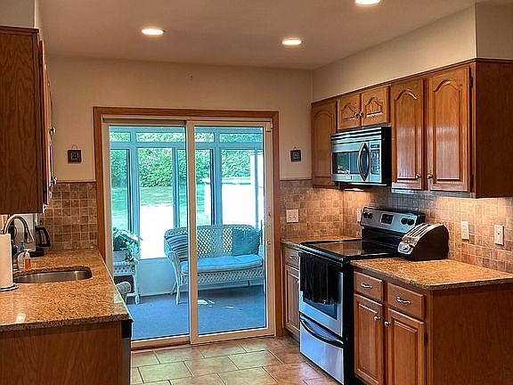 Updated Kitch. w/ Patio View