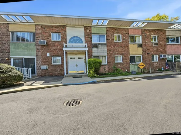 263 N Newbridge Road #1C, Levittown, NY 11756