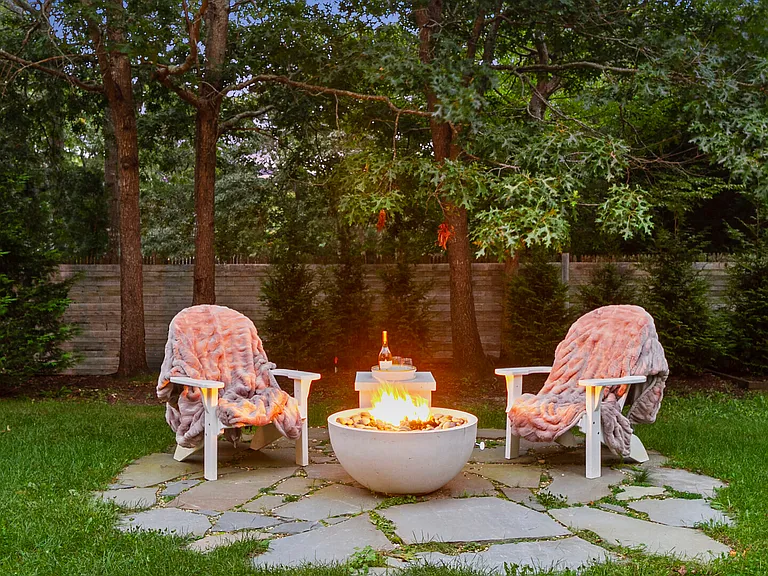 5 Amagansett Dr E — Photo 29