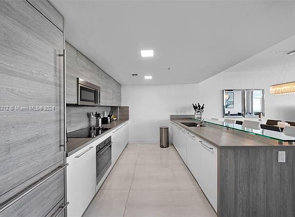 3rd image of 400 Sunny Isles Blvd #1704