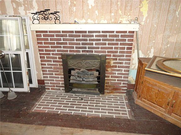 3rd image of 630 N Carver St
