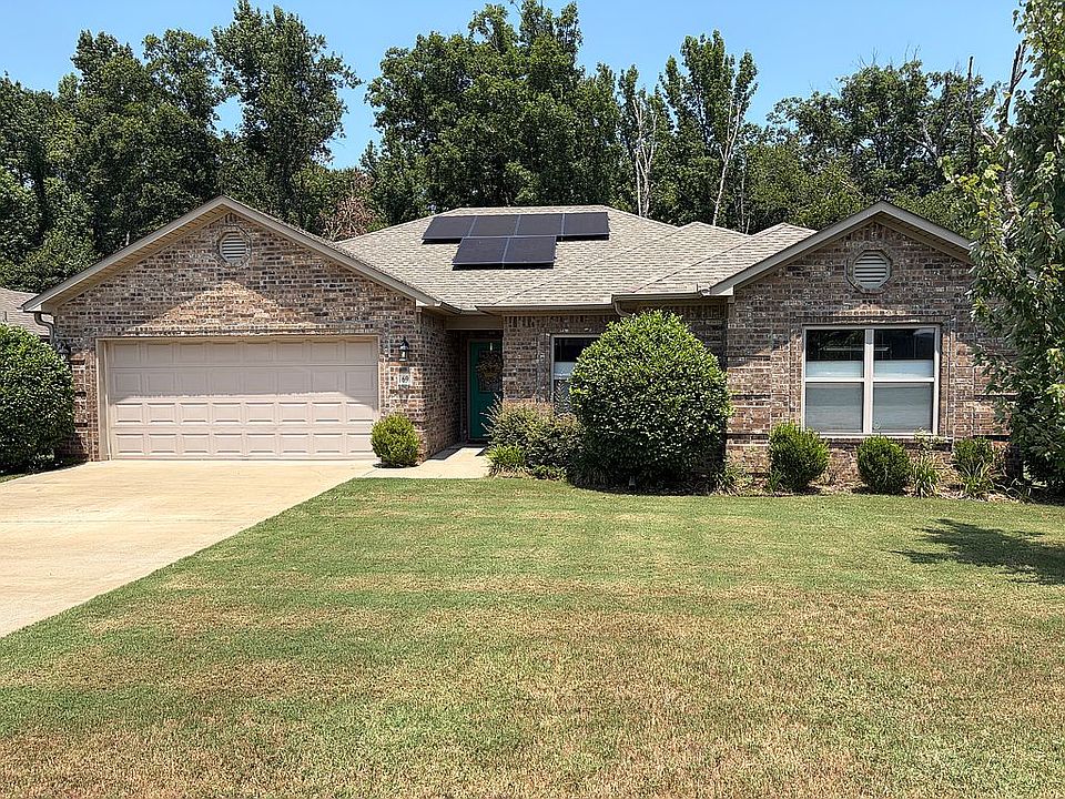 1st image of 69 Huntington Dr