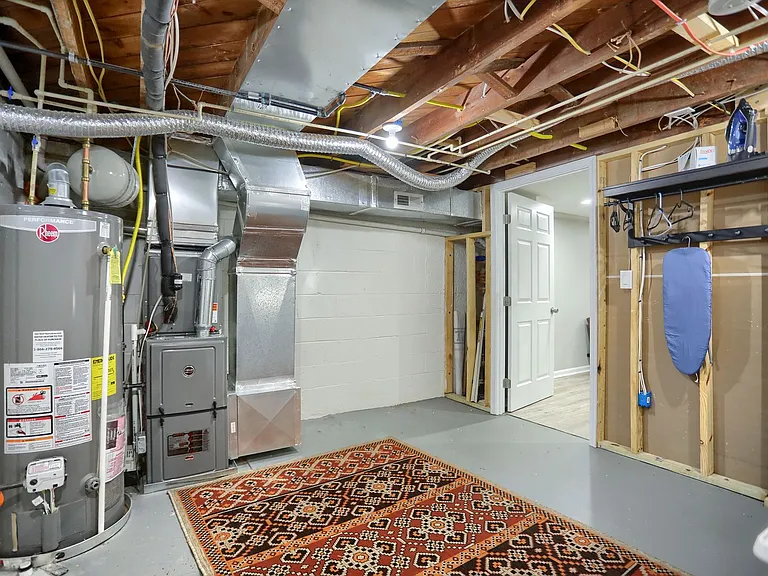 1207 Anglesea St — Photo 20