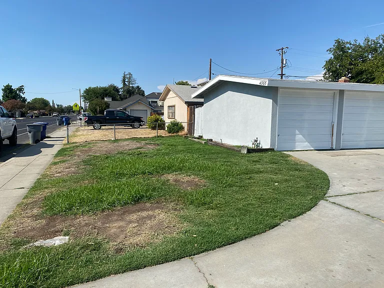 4388 N Millbrook Ave — Photo 8