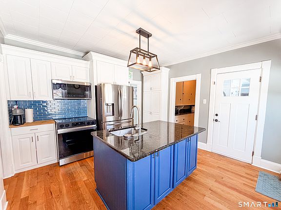 2nd image of 180 Old Turnpike Road