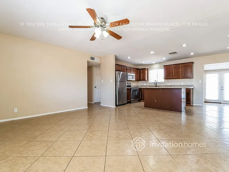 647 E Franklin Ave — Photo 3