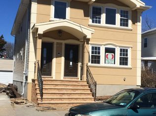 25719 147th Dr, Rosedale, NY 11422