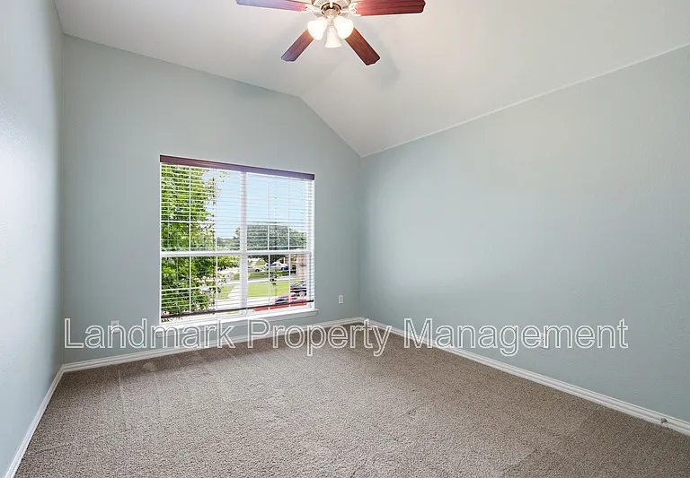 2115 Lexington Dr — Photo 22