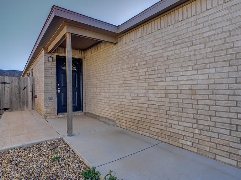 1009 Preston Trl #B — Photo 2