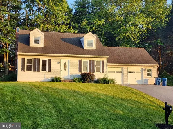 67 Angela Dr, Elizabethtown, PA 17022