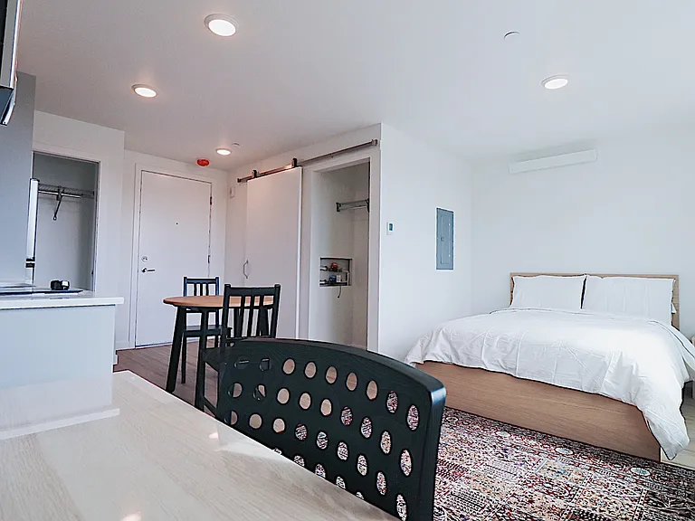 5637 University Way NE — Photo 31