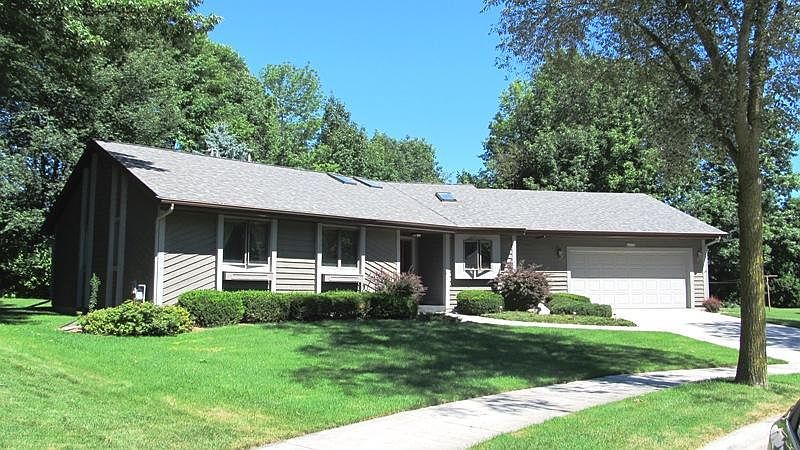 1st image of 2224 Creekside Ct