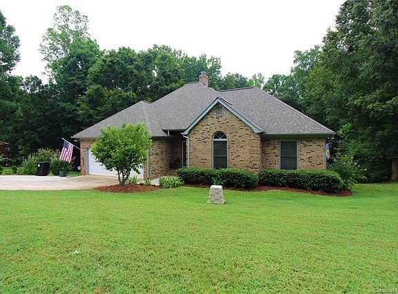 3rd image of 40 Bowen Dr