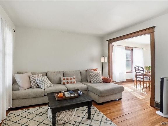 4th image of 40 Fairchild Pl
